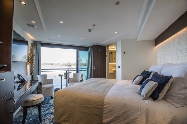 Riviera Travel MS George Eliot Superior Suite.jpg